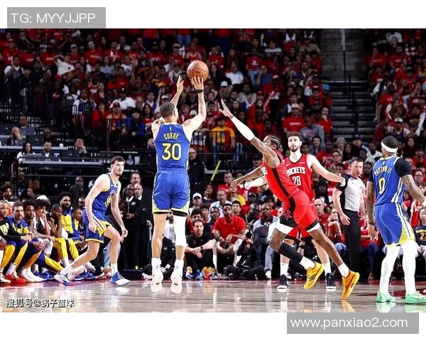 2015年季后赛勇士与火箭的激烈对决与历史性时刻回顾