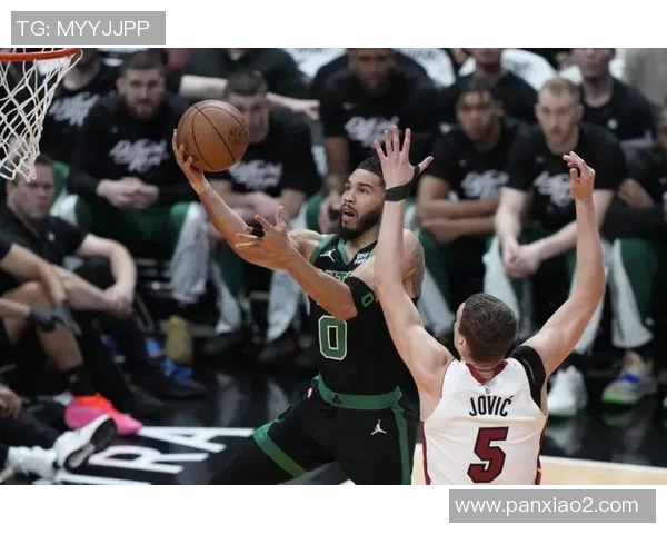 哈茨与凯尔特人激战正酣谁将赢得这场精彩对决的胜利