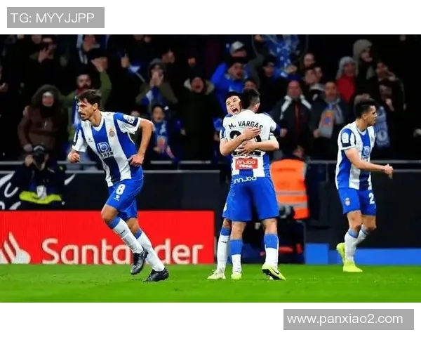 巴列卡诺主场迎战塞尔塔双方争夺西甲宝贵积分之战 巴列卡诺主场迎战塞尔塔双方争夺西甲宝贵积分之战