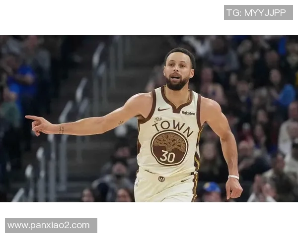 库里领衔勇士对决黄蜂精彩视频集锦回顾与分析