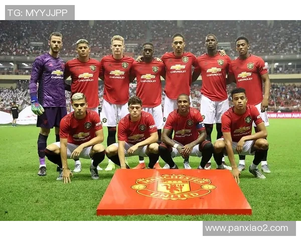 尤文图斯与曼联小组赛激战在即球迷期待精彩对决与历史重演