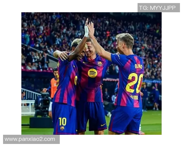 曼联传奇与巴萨名宿同场竞技重温经典对决的荣耀时刻